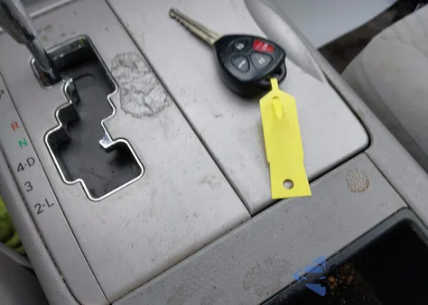 2007 Toyota Camry Le z USA, uszkodzony, nr VIN 4T1BE46K37U144277